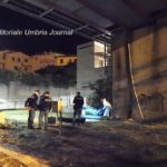 Morte per overdose Perugia, trovato cadavere, era tra le siringhe. Corpo rinvenuto in un casolare