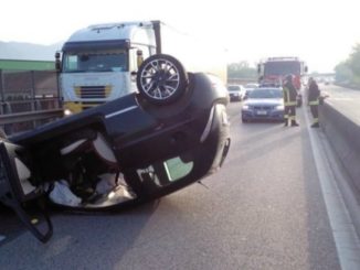 Auto si ribalta sul raccordo Terni-Orte: ferite due ragazze