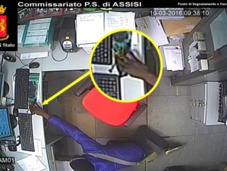 Ruba denaro da cassetti supermercato a Bastia, denunciato
