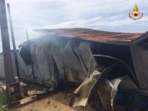 Incendio prefabbricati nei pressi di Montefalco