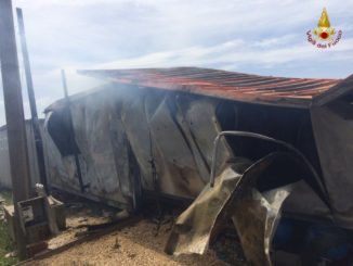 Incendio prefabbricati nei pressi di Montefalco