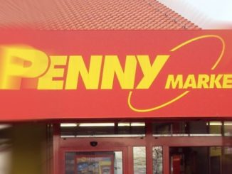 Commessa coraggiosa sventa rapina al Penny Market, ferita ad un braccio