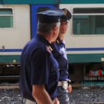 Blocca pure il treno, ha commesso tre reati in meno di mezz'ora, denunciato
