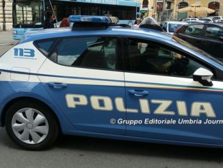 Imbratta per amore una via del centro storico, denunciato trentenne