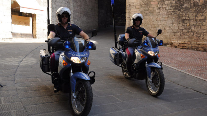 Agenti in moto beccano marocchino in centro a Perugia