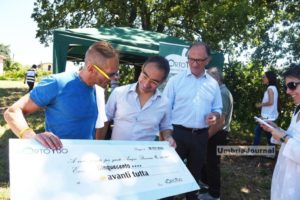 Horto Tuo, consegnati 500 euro delle vendite ad Avanti Tutta Onlus [FOTO]