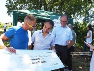 Horto Tuo, consegnati 500 euro delle vendite ad Avanti Tutta Onlus [FOTO]