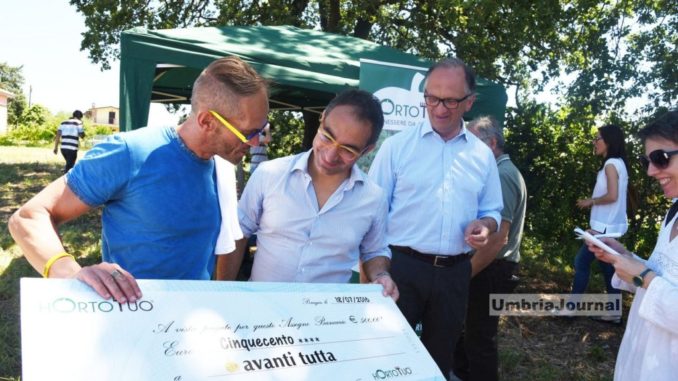 Horto Tuo, consegnati 500 euro delle vendite ad Avanti Tutta Onlus [FOTO]
