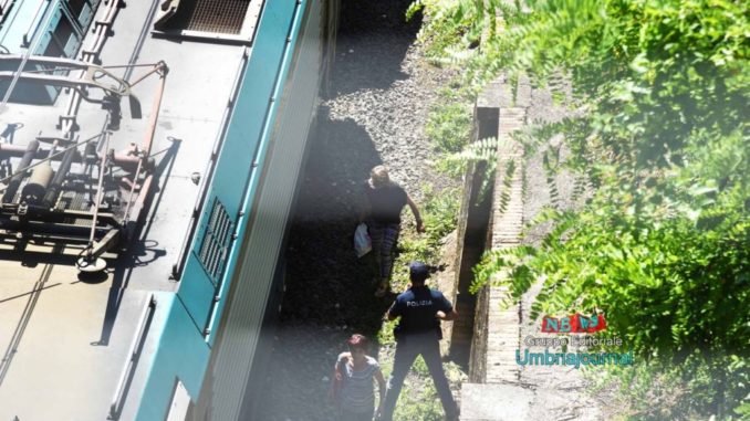 Tragedia a Perugia, travolto e ucciso dal treno in corsa [FOTO]