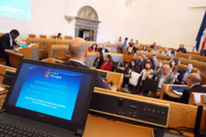 Speronamento auto Polizia, Pd, da settimane abitazioni assalite da ladri