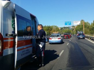 Perugia, scontro tra veicoli inferno in galleria Volumni, tre feriti