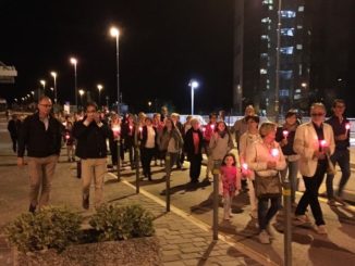 Un momento della fiaccolata per i terremotati del Comitato Chianelli
