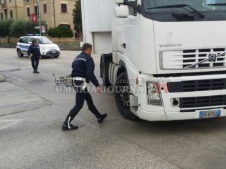 Incidente stradale a Bastia Umbra, tir travolge uomo in bicicletta