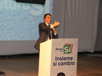 Matteo Renzi a Perugia. «Se vince il No resta bicameralismo»