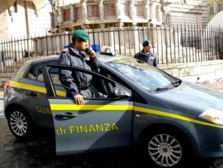 Falso promotore truffa 100 persone oltre un milione di euro denunciato
