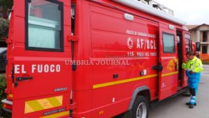 Fiume Paglia ingrossato, operaio finisce in acqua con furgone a Orvieto