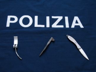 Con chiodo e coltello in tasca, straniero denunciato a Perugia