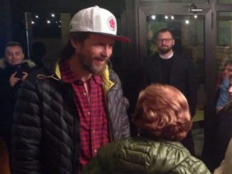 Jovanotti a Magione suona e canta per i terremotati