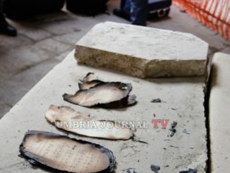 Vandali danneggiano cappella di Monteluce, arredi distrutti, indaga la polizia di Perugia FOTO