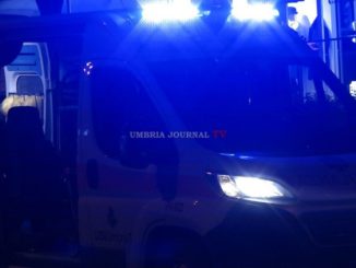 Incendio a Bastia Umbra, fiamme invadono soggiorno abitazione