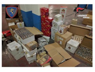 Rubano addobbi di Natale, tre napoletani arrestati a Perugia