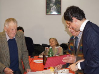 Sindaco Andrea Romizi premia ex combattente, si chiama Angelo Degli Esposti