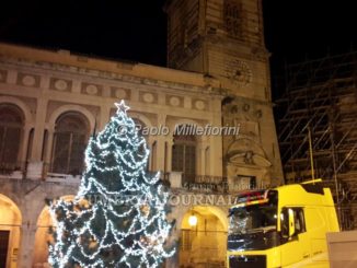 Luminarie di Natale accese lungo il Corso a Norcia