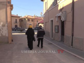 Norcia, Tajani e Curcio visitano la città, un singolare incontro nella zona rossa VIDEO