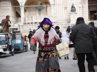 La Befana arriva in Umbria, neanche il freddo l'ha fermata