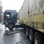 Tir fuori strada, Flaminia bloccata per ore, conducente in ospedale