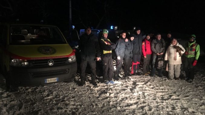 Autobus fuori strada a Sigillo, recuperato dai Vigili del fuoco, due feriti