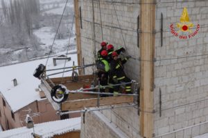 Vigili del fuoco, spenti oltre duemila incendi, tremila le persone salvate