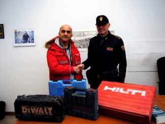 Attrezzi rinvenuti in via del macello a Perugia, riconsegnati