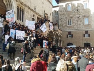 Rivogliamo il nostro Galilei, studenti protestano in piazza IV Novembre a Perugia