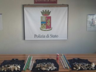 Derby Ternana Perugia, sequestrati sassi, striscioni e bastoni a Terni