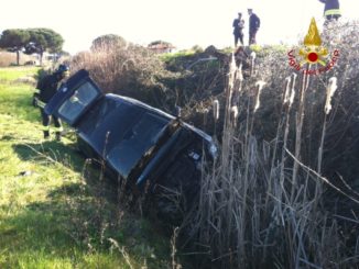 Incidente stradale, auto finisce in scarpata vicino Castiglione, tre feriti lievi