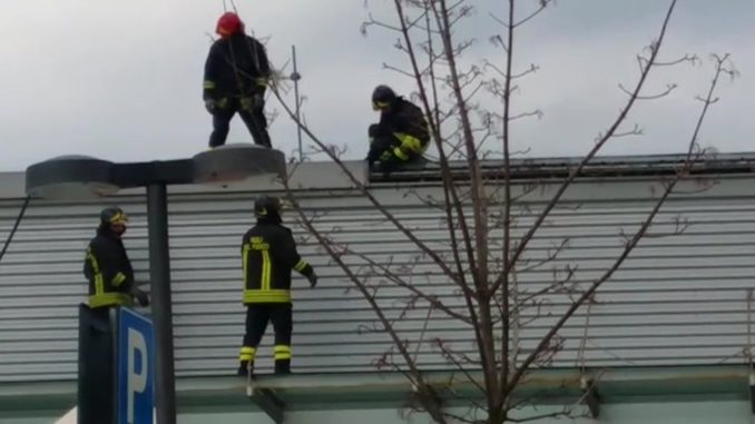 Incendio in una pizzeria a Ponte San Giovanni, vigili del fuoco sul posto [VIDEO]