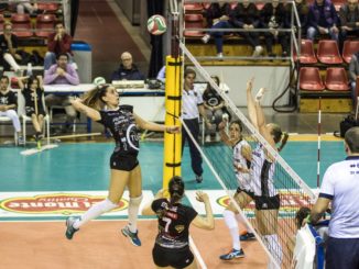 Linda Martinuzzo (in fase di attacco)