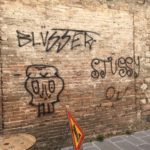 Scoperto l'imbrattatore dei muri di Perugia, in casa tante bombolette spray