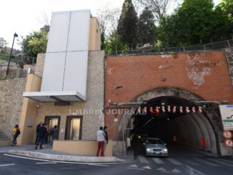 Ascensori galleria Kenney a Perugia, dopo sue giorni, sono già fermi
