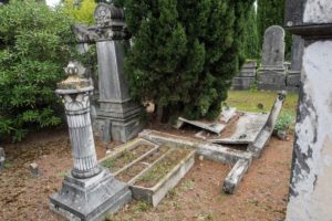 Cimitero ebraico di Perugia nell'incuria e abbandono, denuncia sociale