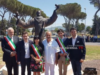 Inaugurata la statua di San Francesco all'Aeroporto umbro