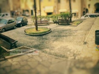 Spoleto, ma chi ha colato il catrame in quella piazza? Una vergogna