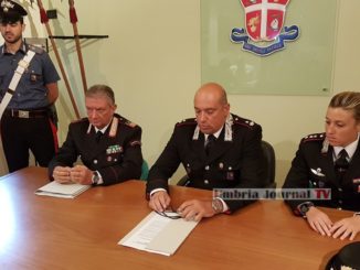 Accoltellato a Perugia per un cellulare rubato, i carabinieri arrestano i due aggressori
