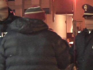 Gomitate, spintoni e insulti ai poliziotti, arrestato perugino