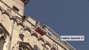 Allarme incendio in Centro storico a Perugia, vigili del fuoco in azione