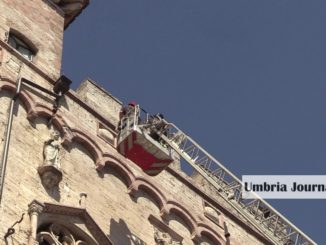 Allarme incendio in Centro storico a Perugia, vigili del fuoco in azione