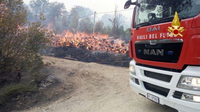 Incendi, fiamme minacciano case a Città della Pieve, persone evacuate [VIDEO]