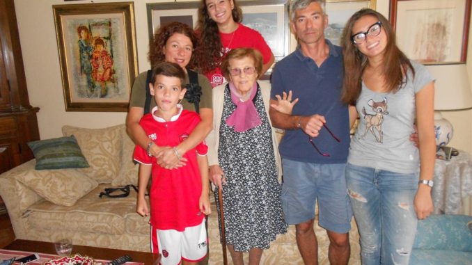 Ponte San Giovanni, Nonna Fausta ha 100 anni, festa grande in famiglia