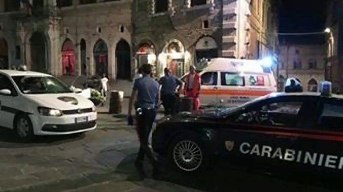 Rissa nella notte a Perugia in piazza IV Novembre, ferito un tunisino